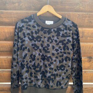 Anthropologie Women's Green and Black Camoflauge sweater.